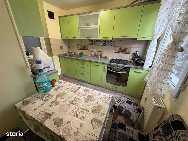 Patru camere – etaj 1/4 – 82 mp – mobilat si utilat  zona excelenta